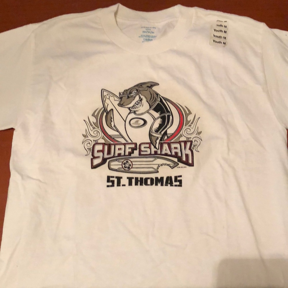 Brand new St. Thomas shirt, changes colors in sun!